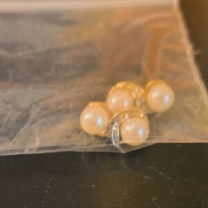 3/20$*Elegant Pearl Stud Earrings